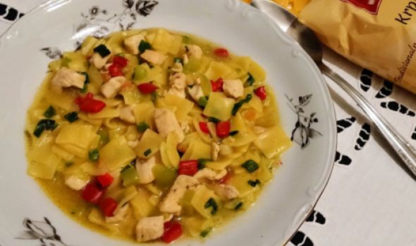 RECEPT: Krpice s paprikom i piletinom a’la varivo