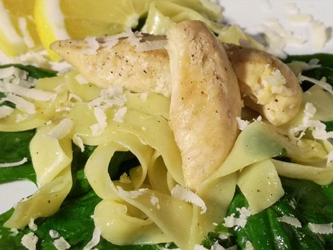 RECEPT: Gotes široki rezanci sa piletinom, limunom i špinatom